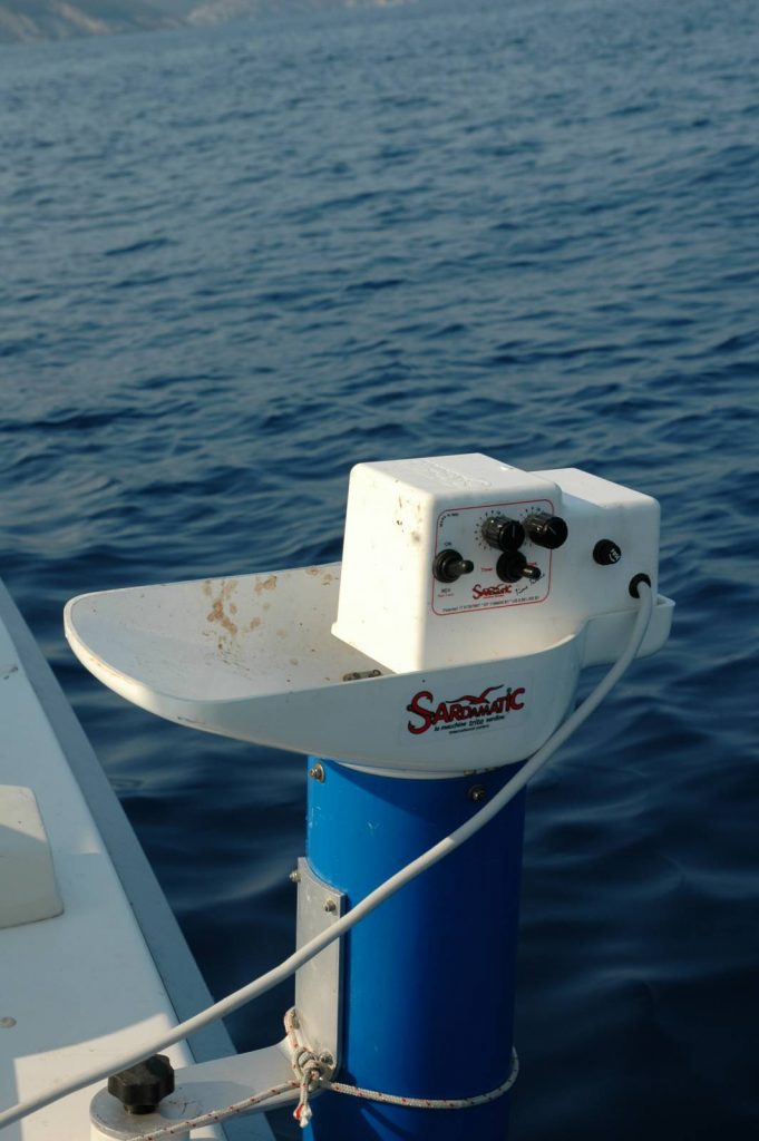 Il trisardine elettrico è sicuramente un attrezzo importante per la pesca a lighr drifting e non solo per i lanzardi